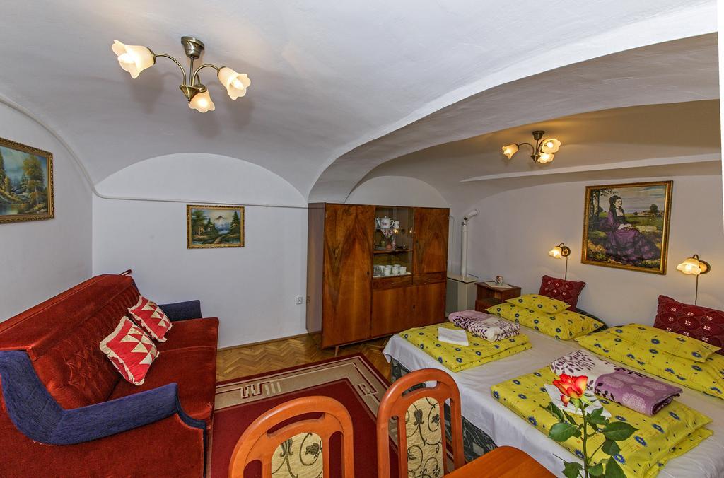 Barokk Vendeghaz Hotell Eger Rum bild