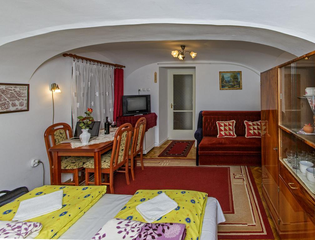 Barokk Vendeghaz Hotell Eger Rum bild