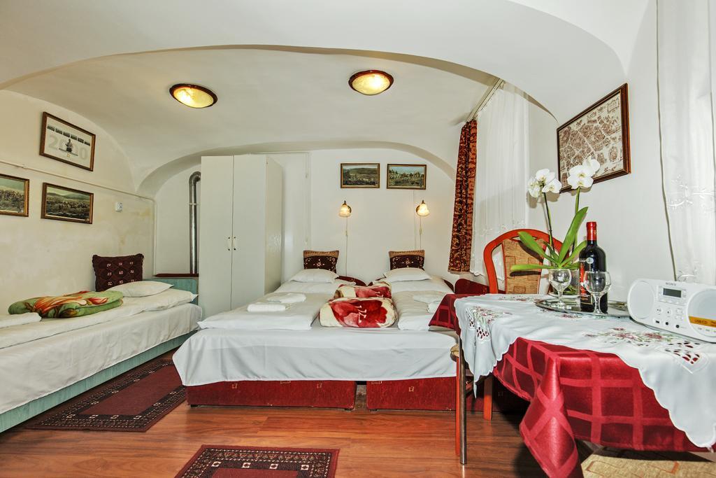 Barokk Vendeghaz Hotell Eger Exteriör bild