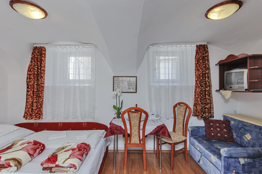 Barokk Vendeghaz Hotell Eger Exteriör bild