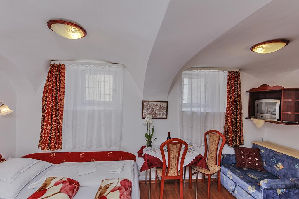 Barokk Vendeghaz Hotell Eger Exteriör bild