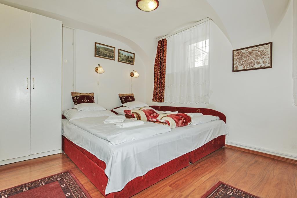 Barokk Vendeghaz Hotell Eger Exteriör bild