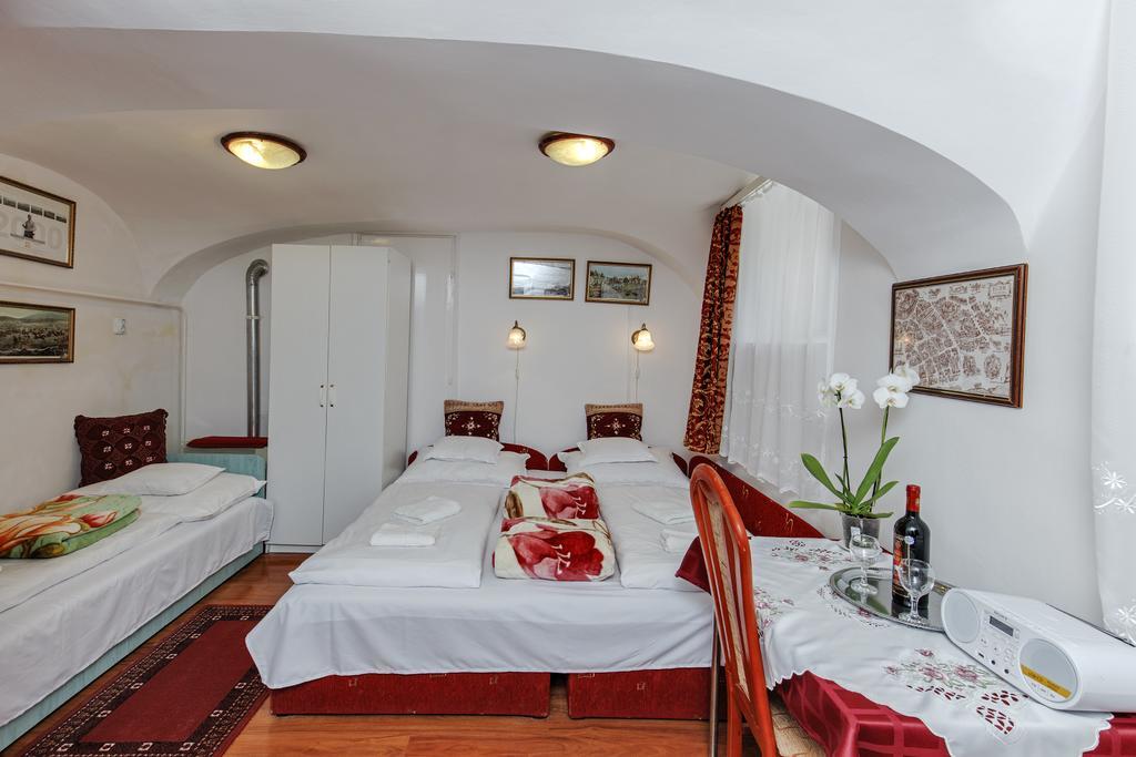 Barokk Vendeghaz Hotell Eger Exteriör bild