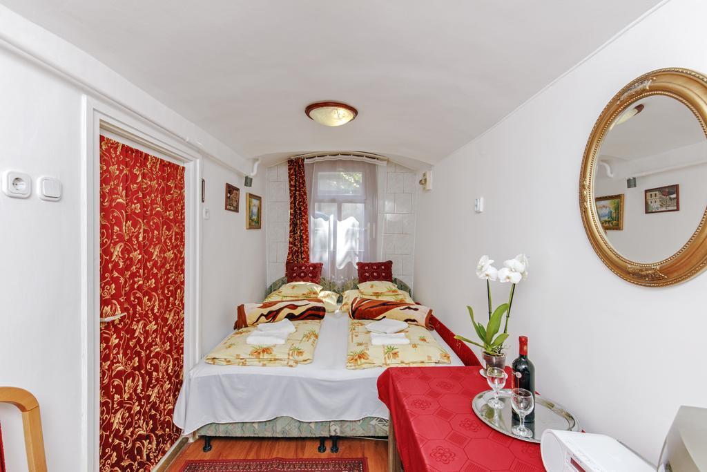 Barokk Vendeghaz Hotell Eger Exteriör bild