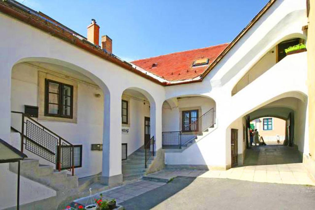 Barokk Vendeghaz Hotell Eger Exteriör bild