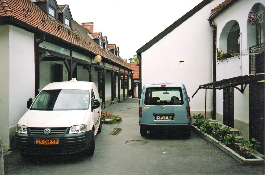 Barokk Vendeghaz Hotell Eger Rum bild